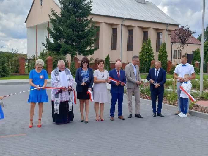 Miniaturka artykułu Uroczystość poświęcenia i oficjalnego oddania do użytku nowo wybudowanego placu rekreacyjnego